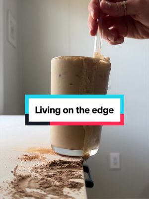 Sometimes you just have to live life on the edge 👀 Mess aside though, this cinnamon vanilla RYZE latte is straight-up delicious 😮‍💨 Grab the recipe below ⬇️ You’ll need: -1 tbsp RYZE Mushroom Coffee -6 oz milk of choice -1 tbsp vanilla syrup -1 tsp cinnamon powder Directions: Froth together all ingredients, then pour it over ice and enjoy! 🌟 🧑‍🍳: @BeanThereBrewedThat  #mushroomcoffee #icedlatte #chaoticasmr #coffeeasmr 