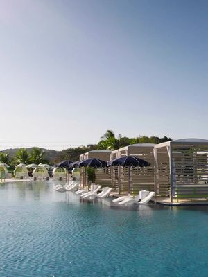 Mahogany Bay is entering its Isla Tropicale era 🌴😉 Featuring our new Mangrove Bay Pool & Swim-Up Bar. #CarnivalIsCalling #CarnivalCruise