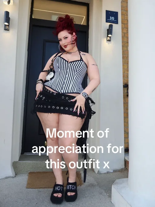 @horsegiirLsteLLa listening party most overdressed award