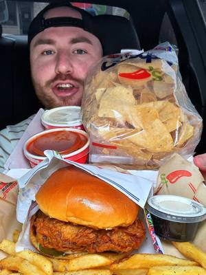 Chili's invited me out to try the Big Crispy 3 For Me 🔥 A massive Big Crispy chicken sandwich, fries, chips & salsa, and a soft drink… ALL for $10.99. @Chili’s Grill & Bar #BigCrispy #Ad