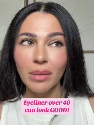 Eyeliner over 40 can be frustrating but these tips should help create a soft, pretty eye makeup look. 👌🏼 #Eyeliner #over40 #over40makeup #eyemakeup 