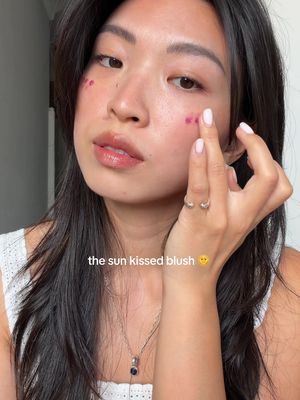 ohhh I love a good blush like this!!!@chanel.beauty glow blush nectar #chanelbeauty #sunkissed #makeuphack 