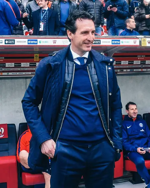 Unai Emery, the former PSG coach, wins his 5th Europa League title! 🙌🇪🇸 #Ligue1 #SportsTikTok #EuropaLeague #UnaiEmery #AstonVilla 
