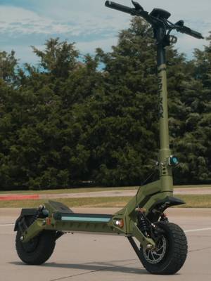 The GX3 in olive green? Yeah, this one’s a vibe. 🌿⚡️ #GoTrax #GX3 #UrbanRide 