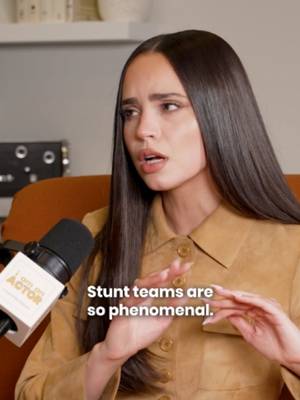 Sofia Carson on learning how to take a back seat on set while filming “Carry-On,” and why playing a non-lead character became a new skill she had to build. Plus, she gives flowers to the film’s stunt team for the phenomenal work they brought to the movie. 🎬