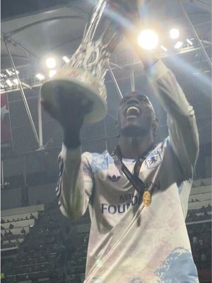 #AmadouOnana was born for moments like this 🏆 #astonvilla #EuropaLeague 