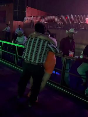 While you’re in therapy this foo is living his best life 💃🕺🪩