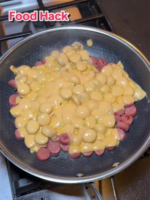 I’m embarrassed to say that I actually liked this… #hotdog #mcdonalds #cheese #foodhack #thefoodguy 