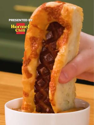 @Ivanna’s chili dog focaccia amped up with @hormelchili will steal the show at any BBQ 🌭#HORMELchilibrandsponsor
