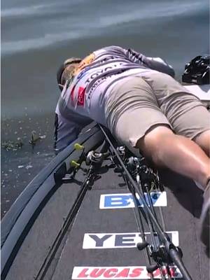 Orange Lake has kicked out a ton of massive bass, but it has also broken a few Heavy Hitters hearts along the way. @Altonjrfishing hooked into a tank here in the Championship Round, but the grass monster took it away. How big do you think this fish #orangelake #bassfishing #brokenheart #ocalamarion #ouch 