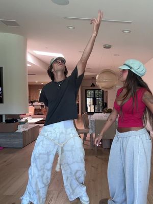 Gabi was teaching me the MJ dance trend hit that first try no problem @gabriela moura 