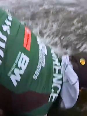 Maybe the ultimate insult to injury. A true heartbreaker for Jake Lawrence with time winding down at @kubotatractorcorporation Heavy Hitters Presented by @bassproshops. A $200,000 fish? Maybe. A $100,000 fish? Likely. And a splash in the face to punctuate the point. Props to @jakelawrencefishingfor taking it so well. #fishing #bassfishing #heartbreaker #florida #fishingvideo
