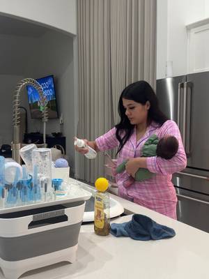 Do all newborns hate bath time?? LOL 🧐♥️  #newborn #baby  #momof4 #fyp  @Huggies® @Mustela USA @Tubby Todd 