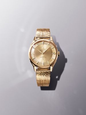 Exploring the collection of Constellation Observatory watches in OMEGA Gold alloys. #OMEGA #Constellation