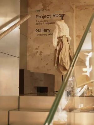 A continuous dialogue between light, spaces, and perspective. Every corner invites you to look closer. Step inside #10CorsoComo