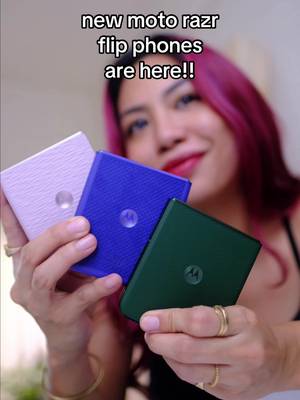 ahhhhhh! These new moto razrs are so good! We get 3 new models in 2026: The moto razrs ultra, moto razr +, & the moto razr. No pink moto razr ultra this yr but we get this luxurious alcantara. More on these soon!! #isadoestech #motorazr 