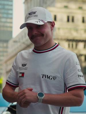 A world-class driver deserves a first-class arrival.   The energy at Fairmont The Queen Elizabeth was at full throttle with Valtteri Bottas making an entrance.  —————————————————  Un pilote de classe mondiale mérite une arrivée de première classe.   L'énergie était à plein régime au Fairmont Le Reine Elizabeth alors que Valtteri Bottas faisait son entrée. 