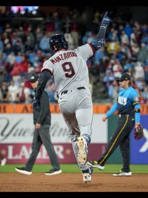 What better than a Manzo Mash to break up tonight’s pitcher’s duel in Philly! 👨💪 #GuardsBall #MLB #Baseball 