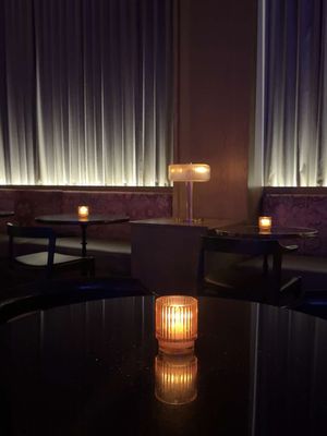 📍 Berlin, music bar in North Loop Minneapolis.  Dj Effygasm and Kwey presents: Off Wax featuring Afro-Jazz singer + songwriter Le Rú #jazzclub #northloop #berlin #datenight #livemusic 