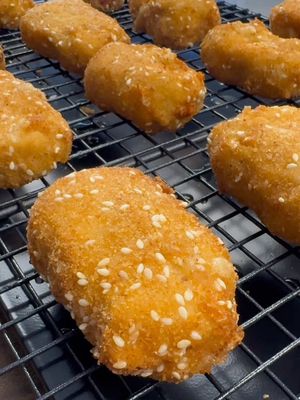 Though they’re not the same as they were once upon a time, they’re still my favourite nuggets. Check out the video as I recreate them. Ingredients: 2 chicken breasts 1 chicken thigh fillet 1/2 cup small cubed tasty cheese 1/2 tsp onion powder 1/2 tsp garlic powder 1/2 tsp salt 1 cup fine bread crumbs 3 tbsp sesame seeds 1/3 cup plain flour 2 eggs 1/4 cup buttermilk Blitz the chicken, add in the cubed cheese and give it a good mix. Make nugget shapes using wet hands. Coat with flour and into egg wash (eggs and buttermilk beaten) and then into the bread crumb mixture. Fry or Air Fry till golden brown. Enjoy! #georgegeorgievski #cheesynuggets