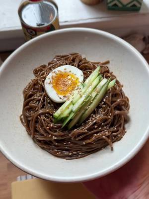 Cold noodle season is upon us 🥒We love making this version of a bibimguksu with soba when we don’t know what to do for lunch. Full recipe on our website! Ingredients: 2 servings of soba/buckwheat noodles 2 Tbsp gochujang 2 Tbsp rice vinegar 1.5 Tbsp sugar 1 Tosp soy sauce 1 Tbsp sesame oil 1/2 of a cucumber 2 eggs 1 tsp sesame seeds