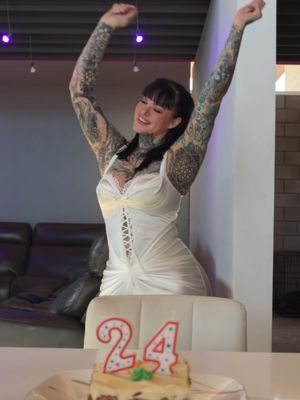 Who else has a May birthday?! Happy birthday to you!!!  Posting this a day later 😘 #happybirthday #millennial  #birthday 