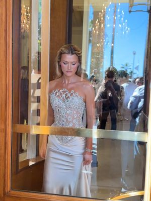 Just in love with this dress 🤍 @ZUHAIR MURAD  Prêt #couture #cannes #festivaledecannes #zuhairmurad #fyp 