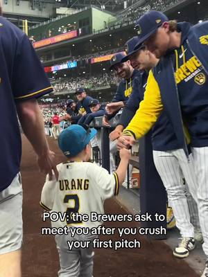 Safe to say we're all big fans of @WayBayBay! #waylon #brewers #starstruck #firstpitch #milwaukee 