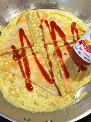 Simple spicy breakfast sandwich 🔥 How do you start your day with Tapatío Hot Sauce heat? #BreakfastSandwich#tapatiohotsauce