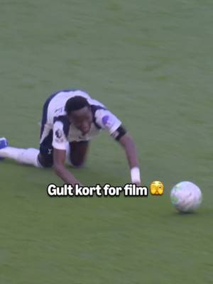 Er der en god skuespiller gemt i Sarr? 🍿🎥🟨  #PremierLeague #fodbold #tottenham #spurs #sarr #hollywood