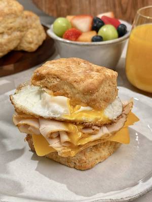 Breakfast just got a major upgrade! 🍳 Turkey Breakfast Sandwich: 👉 Boar’s Head® The Fryer's™ Deep Fried* Turkey Breast 👉 Boar's Head® Vermont Cheddar Cheese 👉 Buttermilk Biscuits 👉 1 egg, fried over easy 👉 Boar's Head® Garlic Aioli Gourmaise® Spread, on the side #BoarsHead #Foodie #Deli #BreakfastSandwich #FriedTurkey *Oven roasted then browned in oil 