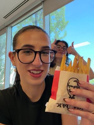 You had us at free fries. 👏 Spend $1, and they’re yours until May 31st. Only on KFC.ca & App.