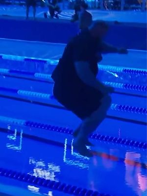 @Hafþór Júlíus cannonballs into the Enhanced Games pool after the Games yesterday 🌊