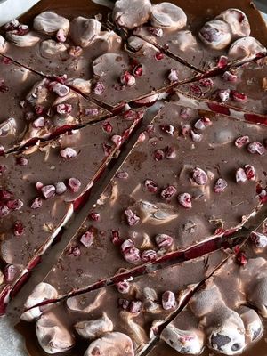 Sweety treaty o’clock 🍒 5 easy desserts for when you’re craving something sweet, without going overboard. Healthier, delicious, and so simple to make! ✨ Grab the recipes on my website (link in bio)! #sweettreats #healthydesserts #healthyrecipes #veganrecipes #EasyRecipes 
