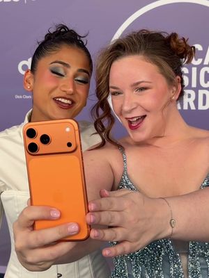 #AMA’s BTS 🤳🏻📸✨ @Mandy Brooke and @Ashley Mehta shared their #AMAs red carpet experience with the help of @AT&T and iPhone 17 Pro Max with Center Stage front camera 🎶 #ad