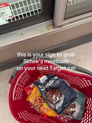 As if I needed a reason to go to @target 🤭 grabbing Simek’s meatballs so the kids stop asking what’s for dinner 😭  #target #targetrun #targethaul #targetmusthaves #easydinnerideas 