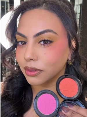 Would you wear this sunset blush combo inspired by @paintedbyesther’s signature blush technique? 🧡🩷 🧡 Loudspeaker Skinfinish Colourstruck Blush 🩷 Candy Yum-Yum Skinfinish Colourstruck Blush #MACCosmeticsCanada #MACSkinfinish #iworkatMAC #MACCreator #blushcombo 
