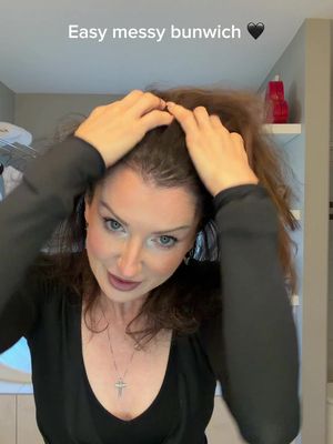 We know… I have crazy curly hair. But on the days I don’t want to deal with it, I rough dry it ( makes it frazzled and frizzy ) and shove it in a bunwich. 🖤 Easy peasey… just the way we like it!  What is your favourite summer hairstyle?  #messybun #beautyover40