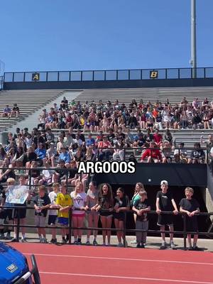Alumni Stadium got a little louder today 💙 Students joined us at practice today for Huddle Up 🤝 #practice #energy #guelph 