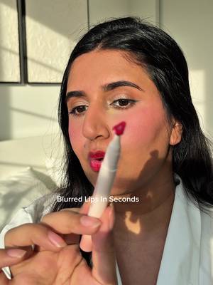 The perfect soft blurred lip in one swipe ☁️🍓  I am wearing 331 Berry Mousse and i’m obsessed @SHEGLAM  #SHEGLAM #SHEGLAMLippen #PuffBlurLipPen #makeup 