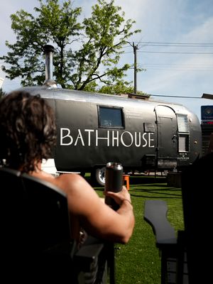 The Summer Sauna Tour is here 😎 A build by Superior Saunas, our 1961 Airstream features a wood-fire sauna paired with an outdoor cold plunge. First stop: We’re kicking off tomorrow at the NYU Langone recovery area at HYROX📍 Pier 76 Get ready for high-energy, unexpected partnerships and unique experiences showing up far beyond our three locations for the rest of the season. Stay tuned as we pop up in a city near you 🔥 