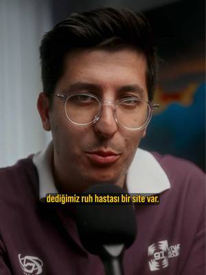 YASAKLANACAK KADAR İYİ OLAN YAPAY ZEKA: emergent.sh (reklam) https://app.emergent.sh/?utm_shift=redirect&via=spunkram Emergent AI isimli yapay zeka ile istediğiniz mobil uygulamayı basitçe, sadece yazarak kodlatabiliyorsunuz. Ben de Spotify'a benzer bir müzik uygulaması yaptırmaya çalıştım. Yapay zekaya sadece aklınızdaki fikri ve detayları yazıyorsunuz; o sizin yerinize kodları döşüyor, tasarımı yapıyor ve uygulamayı açıp test etmenizi sağlıyor. Beğenmediğiniz veya değiştirmek istediğiniz yerleri de yanındaki chat ekranından "şu butonu sağa al, burayı düzelt" diyerek saniyeler içinde revize ettirebiliyorsunuz. Üstelik ücretsiz kredileri de var, girip kendiniz de deneyebilirsiniz. Detaylar ve nasıl yapıldığı videoda!