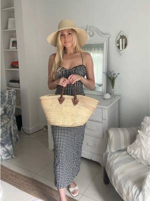 The perfect summer gingham🤍 #zara #zaradress #summeroutfit #chicstyle #europeansummer 