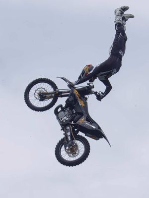 Would this be considered yoga? 🤔  #rockstarenergy #moto #fmx 