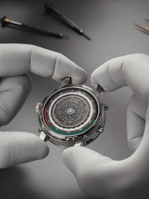 A Solstice In Grandeur As the Summer Solstice arrives on June 21st in the Northen Hemisphere, marking the year's longest day and Earth's maximum tilt towards the Sun, Vacheron Constantin's "Les Cabinotiers Solaria Ultra Grand Complication - La Première" beautifully captures this celestial event.  This masterpiece of innovation offers five innovative astronomical complications in an unprecedented combination: the position of the Sun, the height of the Sun, the culmination of the Sun, the declination of the Sun, and the temporal tracking of celestial objects. The 'Declination of the Sun' function precisely indicates the +23.5° tilt of the solstice. Les Cabinotiers Solaria embodies the Maison's enduring quest for technical excellence and artistic mastery, transforming timekeeping into a poetic dialogue with the cosmos. #VacheronConstantin #OneOfNotMany