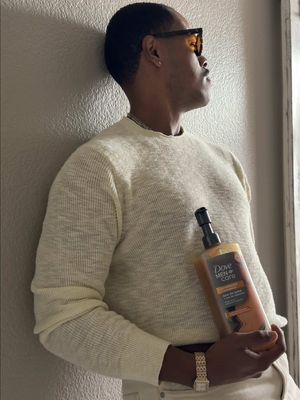 #DoveMenPartner The right scent changes everything. It’s more than just getting clean. It’s how you step into your day.  @dovemencare Plant-Powered Body Wash in Sandalwood and Cardamom oil hits different, setting the tone with a smooth, confident edge. Smell good, feel good, and carry that energy into every room you walk into.
