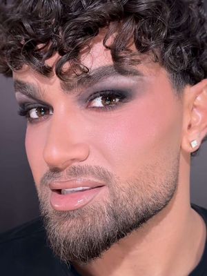 IM NOT EXAGGERATING 👀…but these eyes definitely are 😏 @Charlotte Tilbury AD They ate with these shadow stick!!! I’m using the shades Cocao Cherry, Bronzer Garnet, and Oyster Twilight! #makeup #makeupartist #beauty #beautyhacks #smokeyeye 
