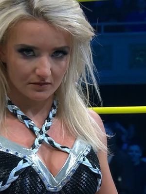After CHAOS at ringside with Keith Jardine and Mr. Elegance, Xia Brookside earns a Knockouts World Title shot by pinning Léi Yǐng Lee. #TNAiMPACT