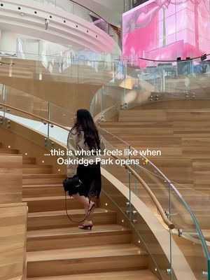 After years of waiting, @oakridgepark is finally open — and it completely exceeded expectations. ✨  From luxury shopping to the stunning @timeoutmarketvancouver every space feels straight out of a dream. More than just a mall, this is Vancouver’s newest destination for food, culture, community, and elevated experiences. Save this for your next visit ✨ #oakridgepark #grandopeningday #luxurylifestyle #vancouvereats #explorevancouver 
