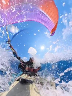 Intense emergency paragliding training! 😳 ( 🎥 @rastababba ) #Unreel #Extreme #Paragliding #Sendit